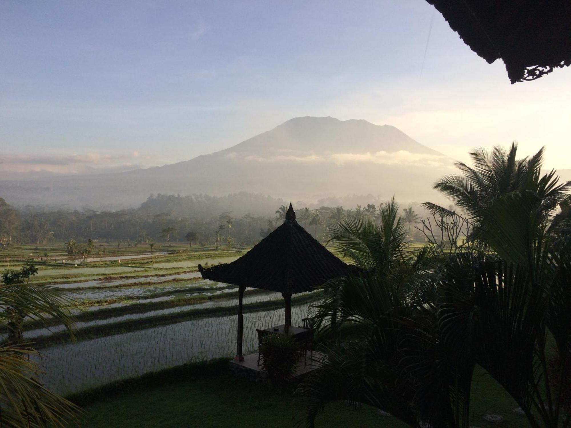 Great Mountain Views Villa Resort Selat Exterior foto