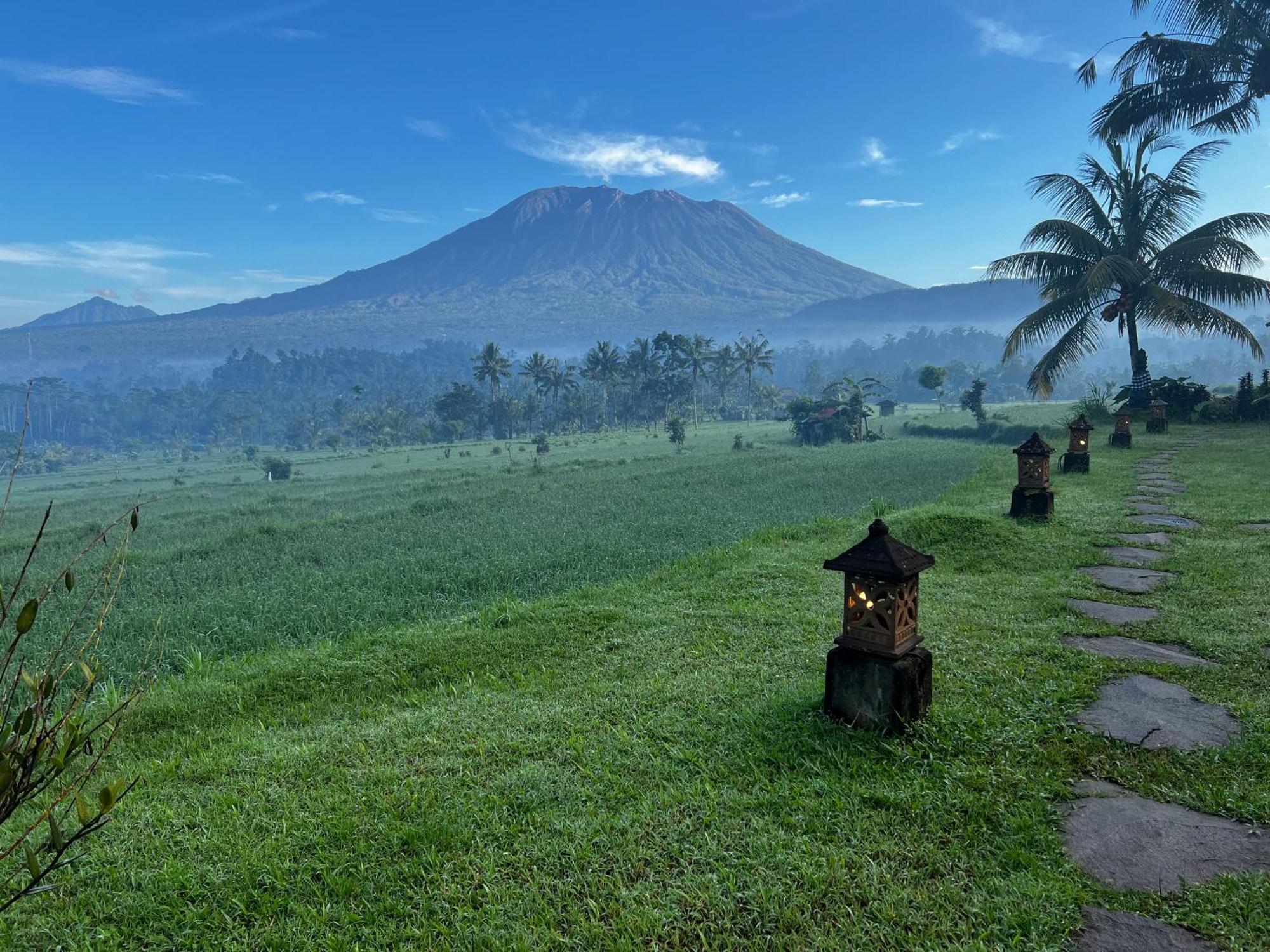 Great Mountain Views Villa Resort Selat Exterior foto